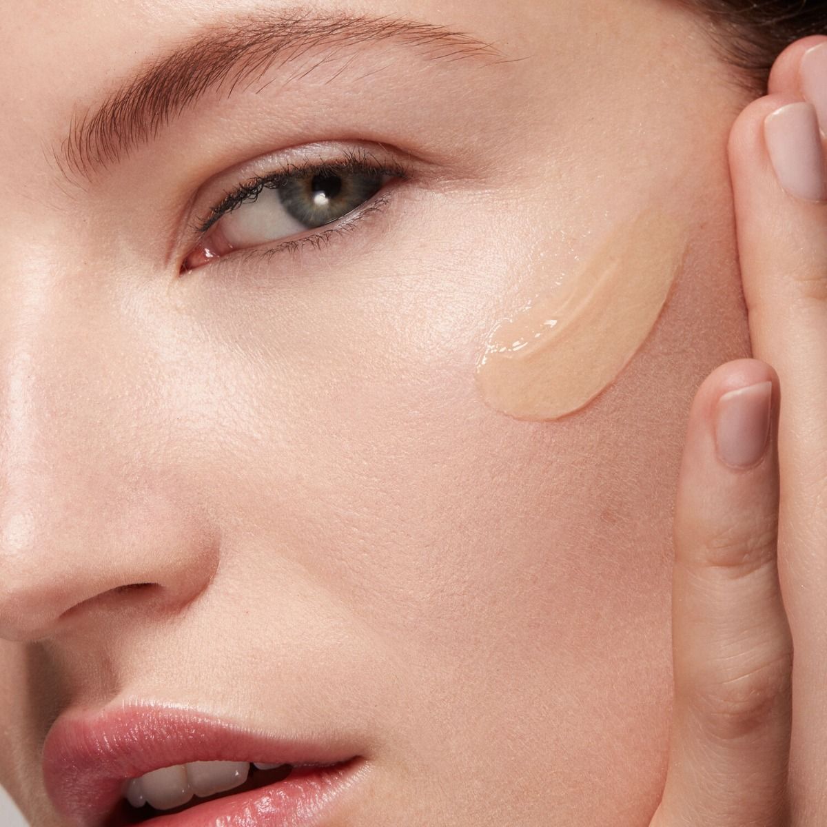 NARS LIGHT REFLECTING MULTI-ACTION TREATMENT LOTION